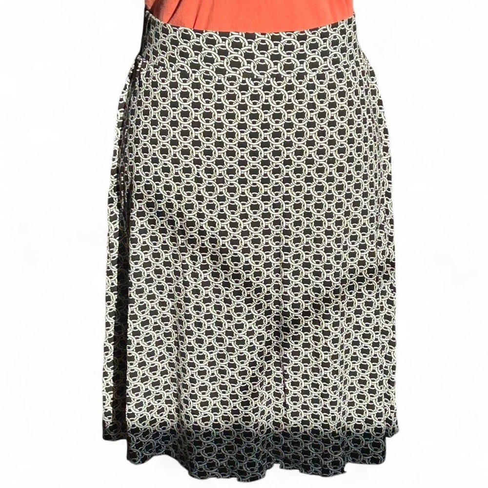 Chic Black and White Geometric Skater Skirt